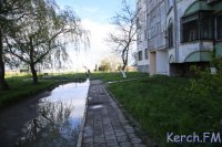 Новости » Общество: Керчане просят сделать ливневку у дома, чтобы не затапливало подвал многоэтажки