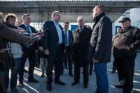 Новости » Общество: Аксенов осмотрел новую накопительную площадку на Керченской переправе