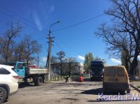 Новости » Общество: В Керчи на Кирова продолжают делать дыры к ямочному ремонту