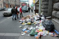 Минприроды Крыма навалило мусор под ворота двух чиновников