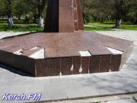 Керчане жалуются на состояние памятника в Комсомольском парке