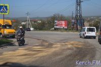 В Керчи на Куль-Обинском шоссе из фуры на дорогу вылилось топливо