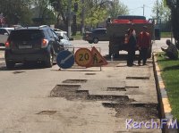 В Керчи на Советской дорогу готовят к ямочному ремонту