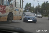 В Керчи на «Хонду» упала штанга троллейбуса (обновлено)