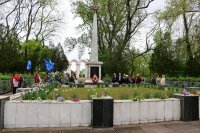 В разных районах Керчи и Ленинском районе прошли возложения цветов