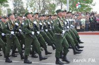 Новости » Общество: На парад и факельное шествие керчане пройдут через металлоискатели