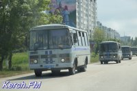 Автобусы с сотнями полицейских ездят по Керчи