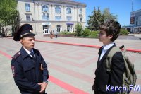 Новости » Общество: В Керчи правоохранители проводят акцию «Полиция глазами детей»