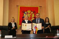 Новости » Общество: Керчь подписала договор о сотрудничестве с Владикавказом