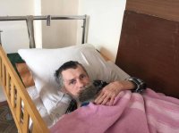 В керченской больнице уже второй год содержат бездомного