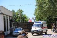 Сотрудники «Керченского металлургического завода» отказываются мести улицы вместо своей работы (видео)