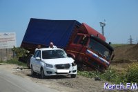 На 7 км от Керчи столкнулись грузовик и «Datsun»