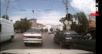 Видео аварии в Керчи на Кирова