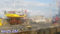 Яхту и катер, которые столкнулись в море у побережья Керчи, подняли на берег