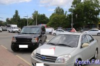 Новости » Криминал и ЧП: В Керчи столкнулись «Land Rover» и учебный автомобиль