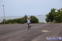 Новости » Общество: В Керчи заасфальтировали площадку под экстрим-парк