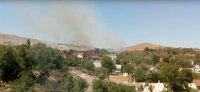Новости » Общество: В Керчи горит сухая трава вблизи жилых домов