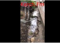 В Керчи во дворе на Пирогова - порыв водовода