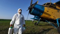 Крымские поля спасают от саранчи с помощью самолета из Краснодара