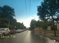 Новости » Общество: В Керчи из-за дождя -  километровые пробки в центре