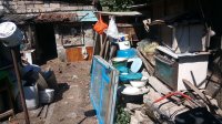Керчанин завалил мусором общую придомовую территорию