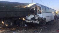 Около переправы автобус с детьми из Крыма врезался в грузовик. Четверо погибли, восемь пострадали