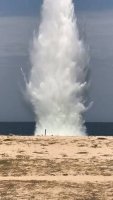 В акватории Азовского моря водолазы МЧС взорвали фугасную авиабомбу