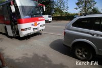 Новости » Криминал и ЧП: В Керчи автобус врезался в иномарку