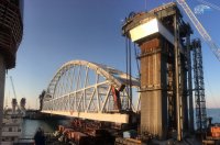 Железнодорожную арку  Керченского моста завели в створ