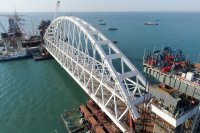 Видео морской операции по доставке ж/д арки Керченского моста на фарватер