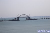 Новости » Общество: На Керченском мосту закрепили ж/д арку (видео)
