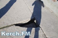 На набережной в Керчи провалился кусок дороги