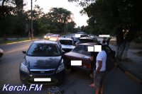 Новости » Криминал и ЧП: В Керчи столкнулись четыре автомобиля, есть пострадавшие