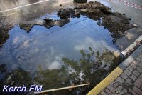 В Керчи на Пирогова разрыли асфальт из-за порыва