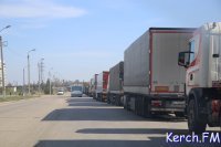 Керченская переправа перевезла меньше людей и больше грузовиков