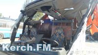 Новости » Общество: Упавший в кювет автобус отвезли в керченский автопарк (фото)