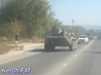По трассе Керчь-Симферополь проехала колонна военных машин и БТРы