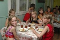 Большинство нарушений в детских лагерях связаны с организацией питания, – Роспотребнадзор