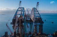 Морская операция по установке автодорожной арки  Крымского моста завершена