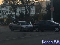 Вчера в Керчи столкнулись две иномарки