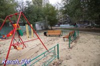 Керчане продолжают жаловаться на покрытие на новых детских площадках