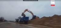 Новости » Общество: Керчане возмущены добычей песка в районе Героевки