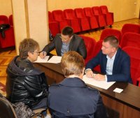 Новости » Общество: Керчане пожаловались главе администрации на внутридворовые дороги