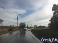 В Керчи на Ворошилова водоканал устраняет порыв