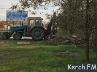 Новости » Общество: В Керчи на Ворошилова водоканал устраняет порыв