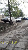 Новости » Общество: В центре Керчи  на улице 51 Армии  опять устроили свалку автомобилей