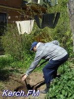 Новости » Коммуналка: Керчане задыхаются от запаха канализации в доме