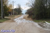 Новости » Коммуналка: В Керчи снова чистая вода течет рекой по улице