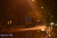 Новости » Общество: На Орджоникидзе в Керчи неизвестные бросили прицеп