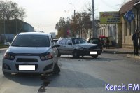 Новости » Криминал и ЧП: В Керчи столкнулись «Volkswagen» и «Chevrolet»